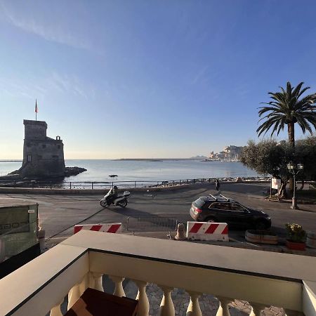 Ferienwohnung Al Castello-Vista Mare -Romantico E Centrale A 20 Metri Dal Mare-Toll Parking At 15 Euro Per Day To Be Booked In Advance -Subject To Availability Rapallo Exterior foto