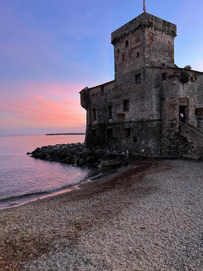 Ferienwohnung Al Castello-Vista Mare -Romantico E Centrale A 20 Metri Dal Mare-Toll Parking At 15 Euro Per Day To Be Booked In Advance -Subject To Availability Rapallo Exterior foto