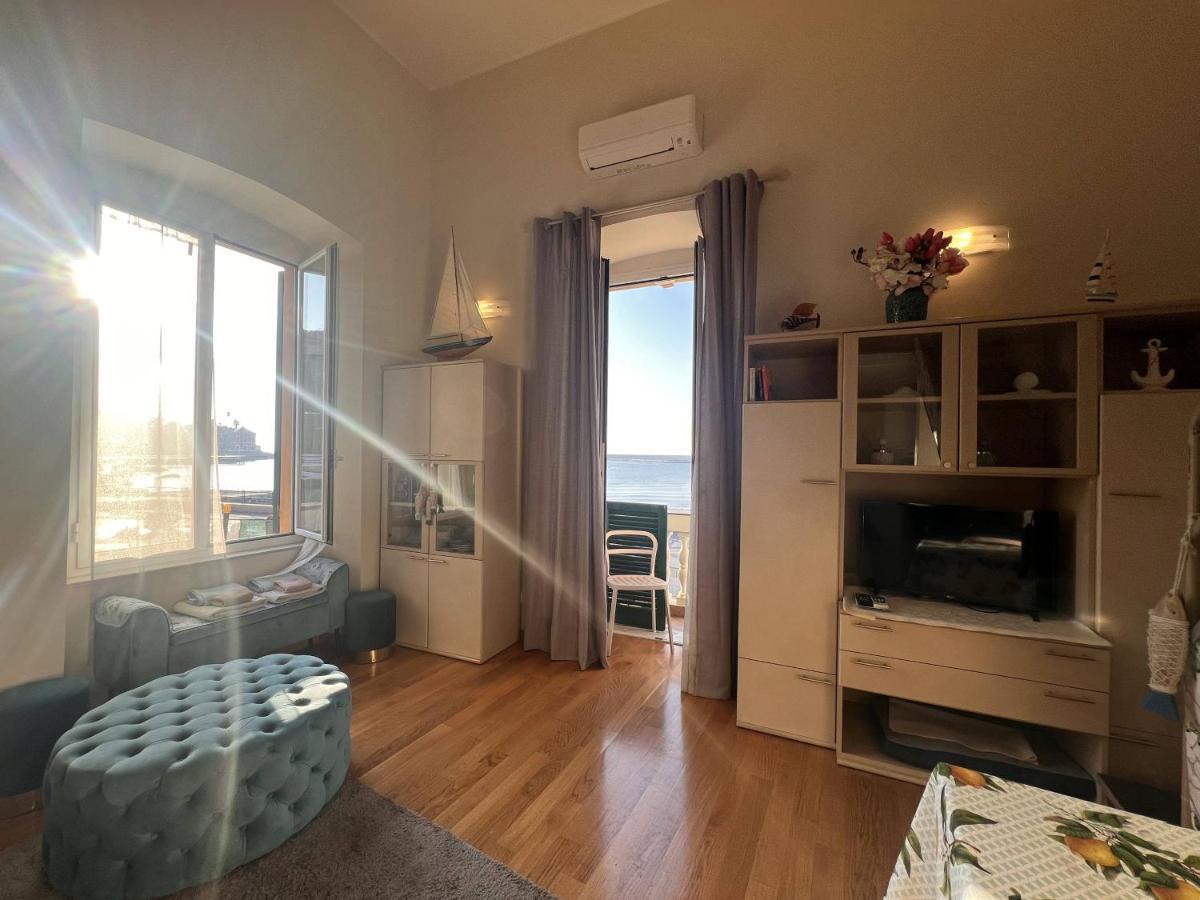 Ferienwohnung Al Castello-Vista Mare -Romantico E Centrale A 20 Metri Dal Mare-Toll Parking At 15 Euro Per Day To Be Booked In Advance -Subject To Availability Rapallo Exterior foto